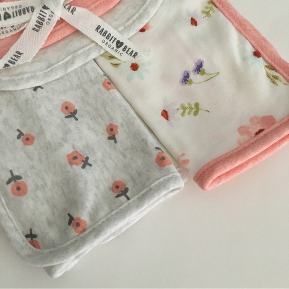 NEW Organic Cotton Baby Gift Set 2 Bibs and 2 Burp Cloths | Rabbit+Bear - Picture 4 of 6
